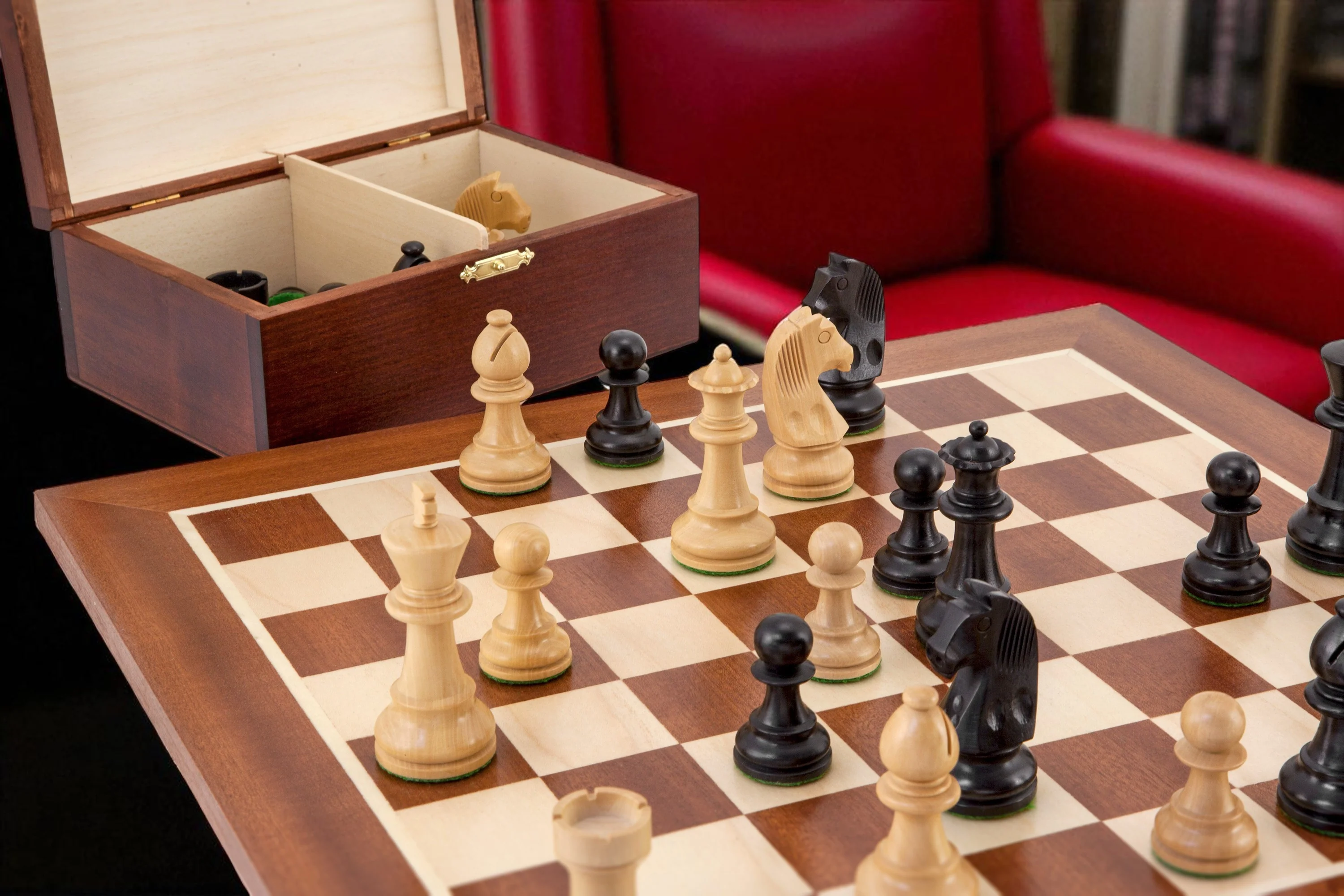 15.75" Classic Black Mahogany Chess Set and Birchwood Box - Image 4