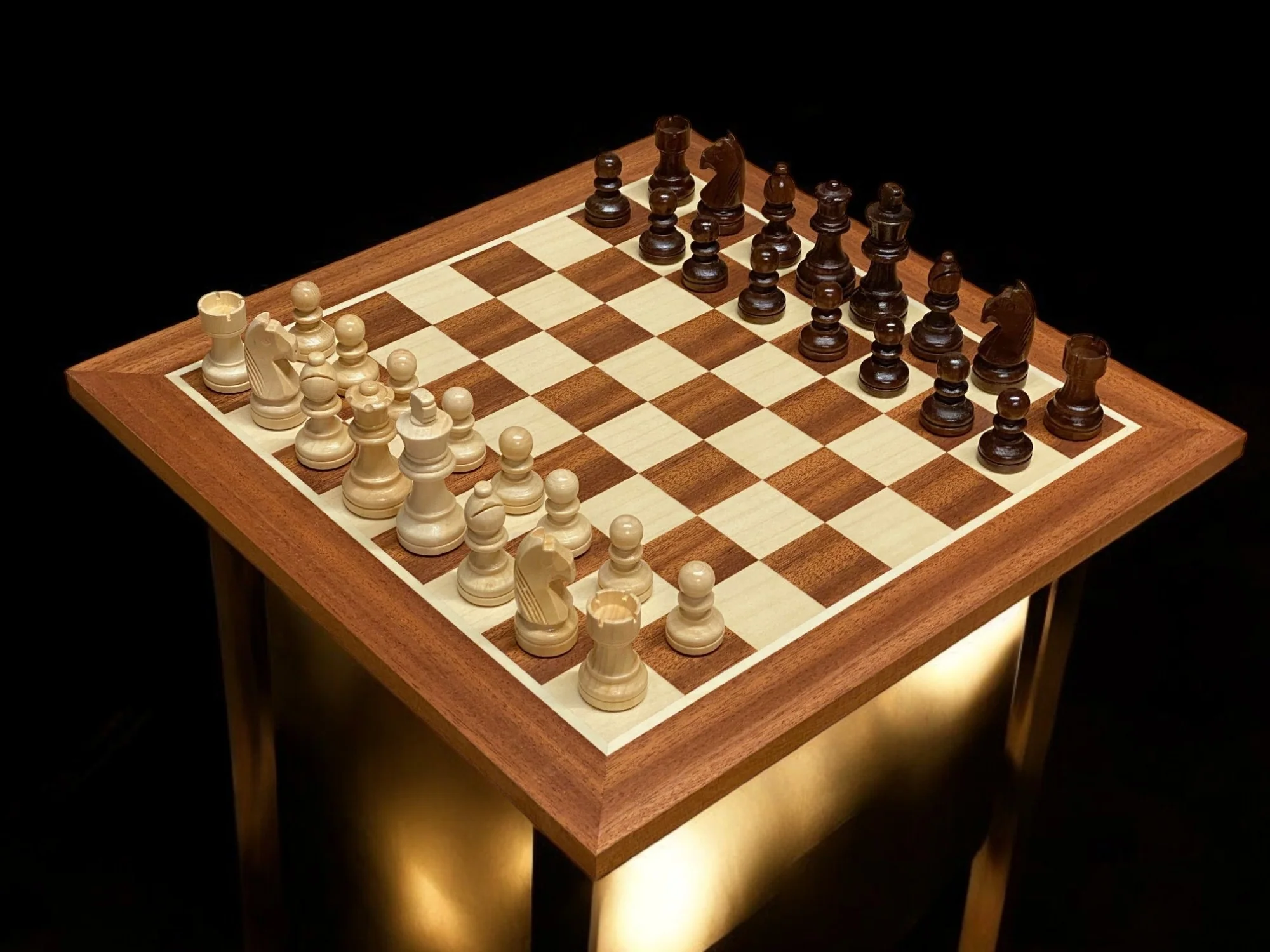 15.75" Grandmaster Mahogany Chess Set & Drawstring Bag - Image 3