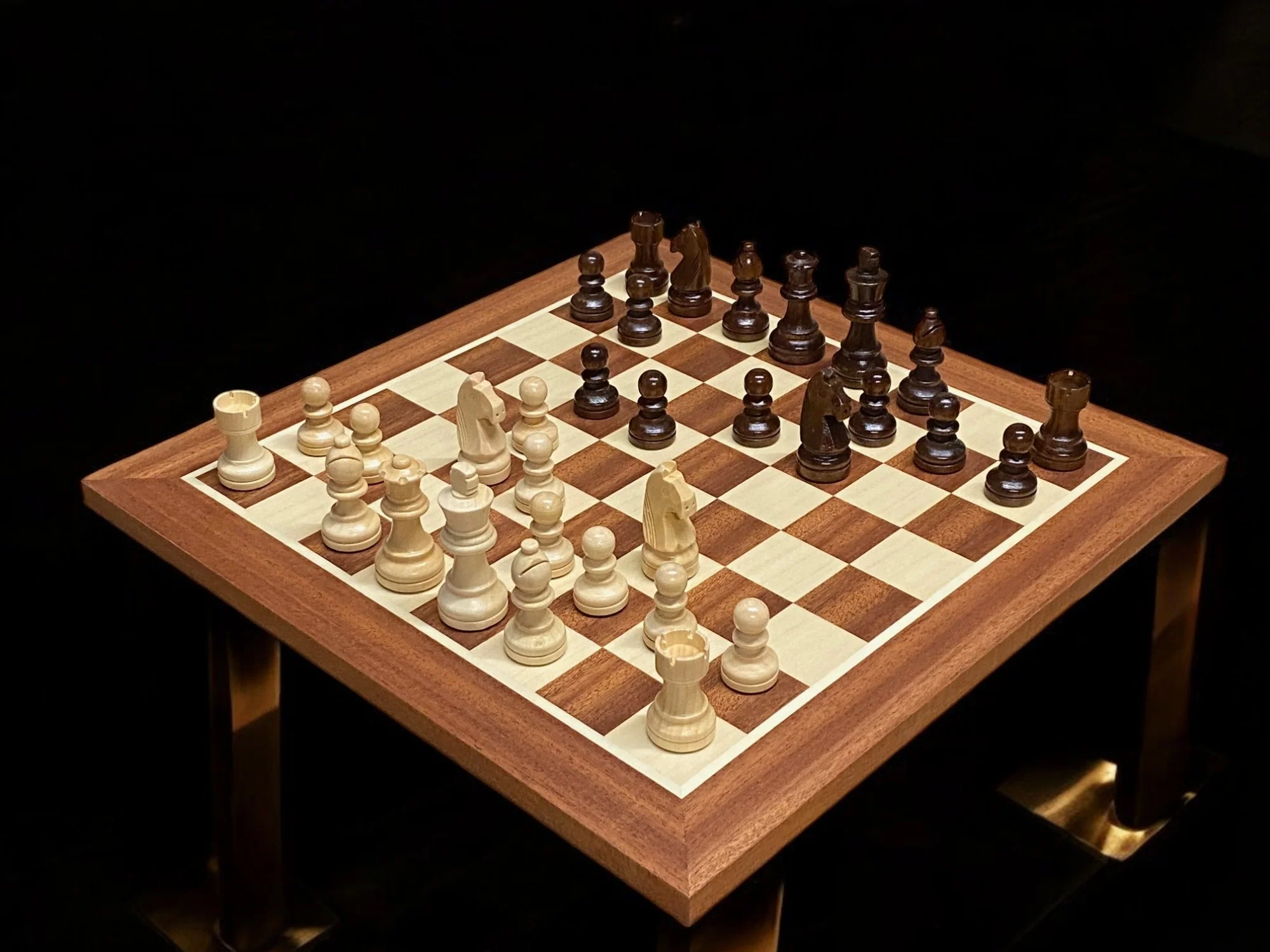 15.75" Grandmaster Mahogany Chess Set & Drawstring Bag - Image 7