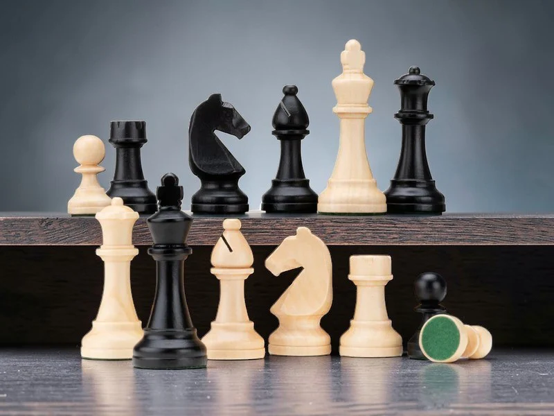 3.75" World Chess Style Algebraic Mahogany Chess Set and Box - Image 5