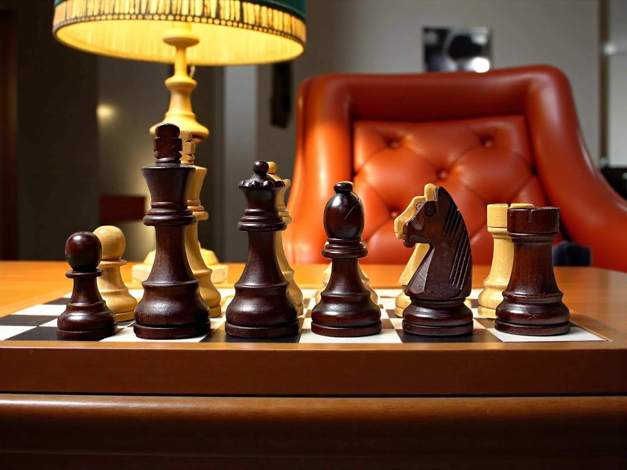 3.9 Inch Grandmaster Brown Mahogany Chess Set & Mahogany Box - Image 5
