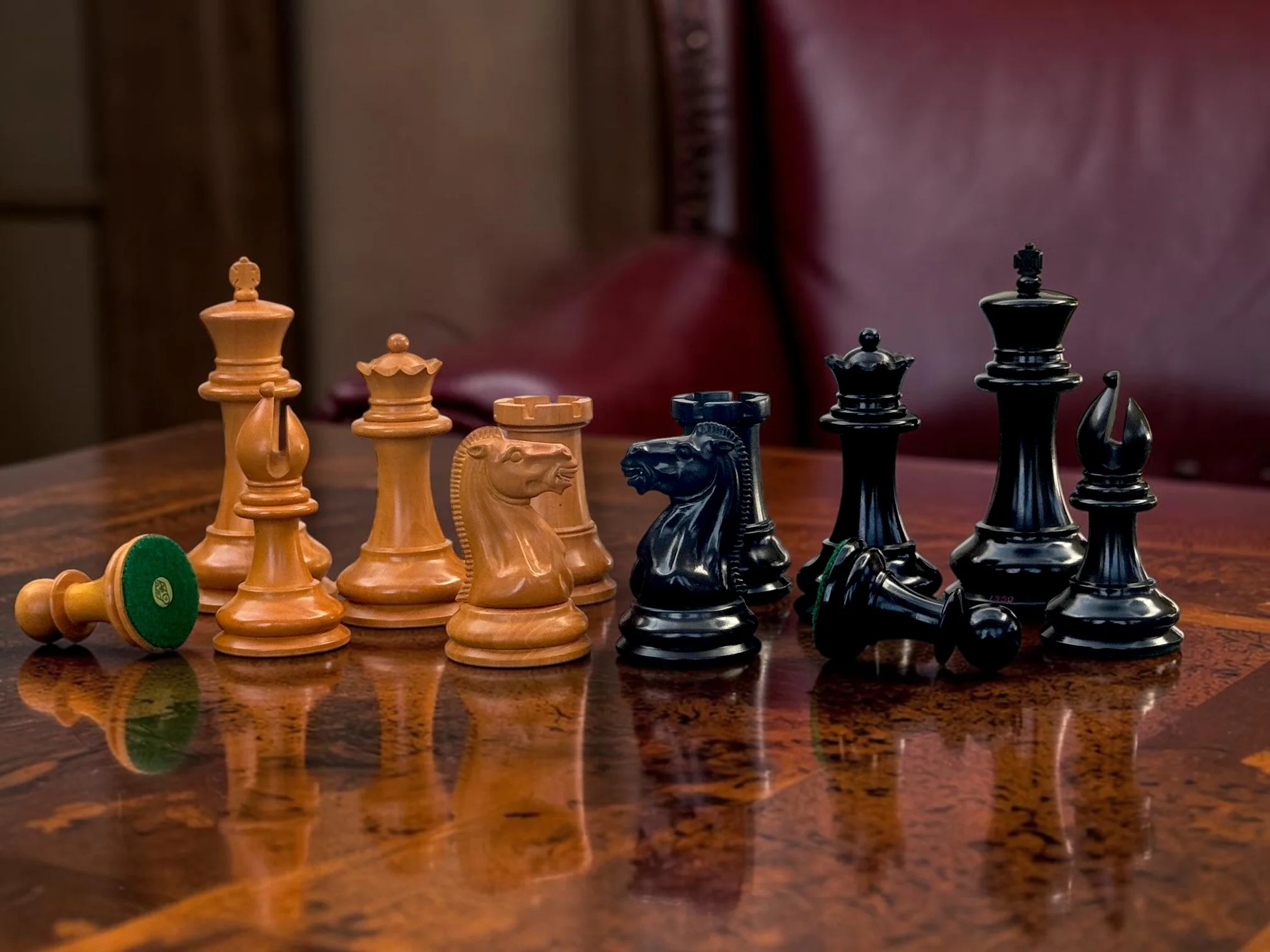 4.4" 1850 Antique and Ebony Chessmen – Deluxe Mahogany Box & Ebony Rosewood Board - Image 3