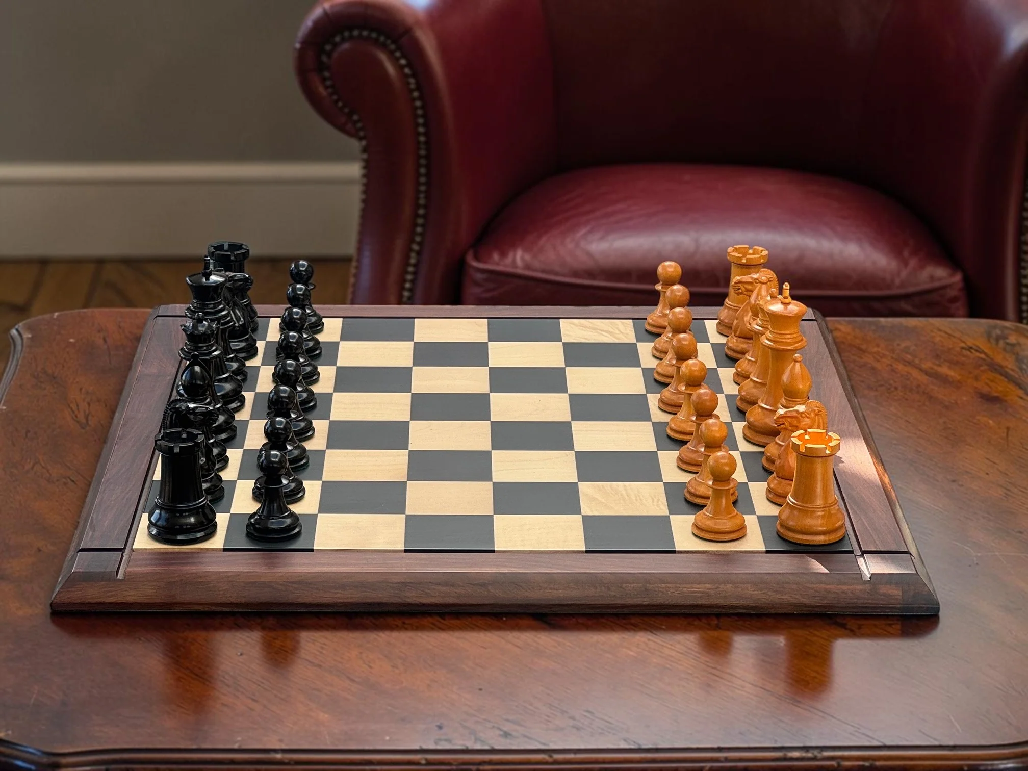4.4" 1850 Antique and Ebony Chessmen – Deluxe Mahogany Box & Ebony Rosewood Board - Image 4