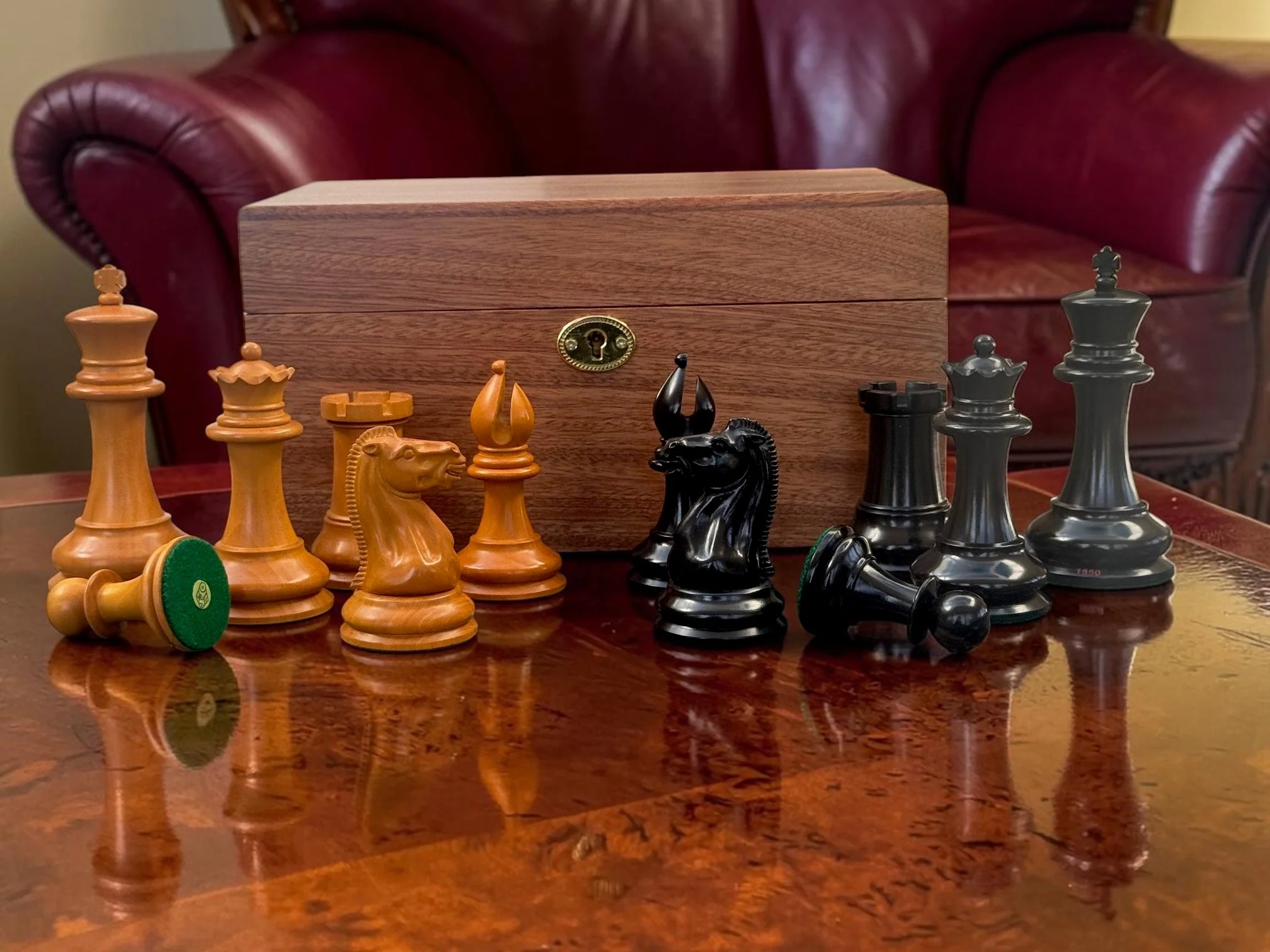 4.4" 1850 Antique and Ebony Chessmen – Deluxe Mahogany Box & Ebony Rosewood Board - Image 6