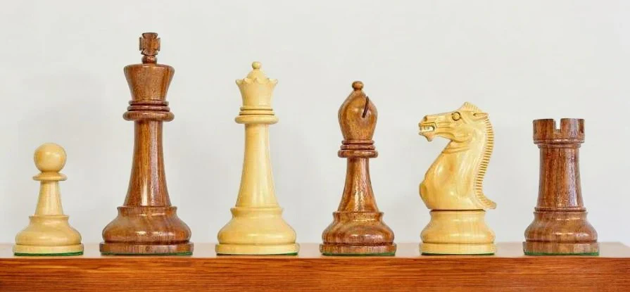 4" Staunton Acacia Winchester Chess Pieces & Mahogany Box - Image 3