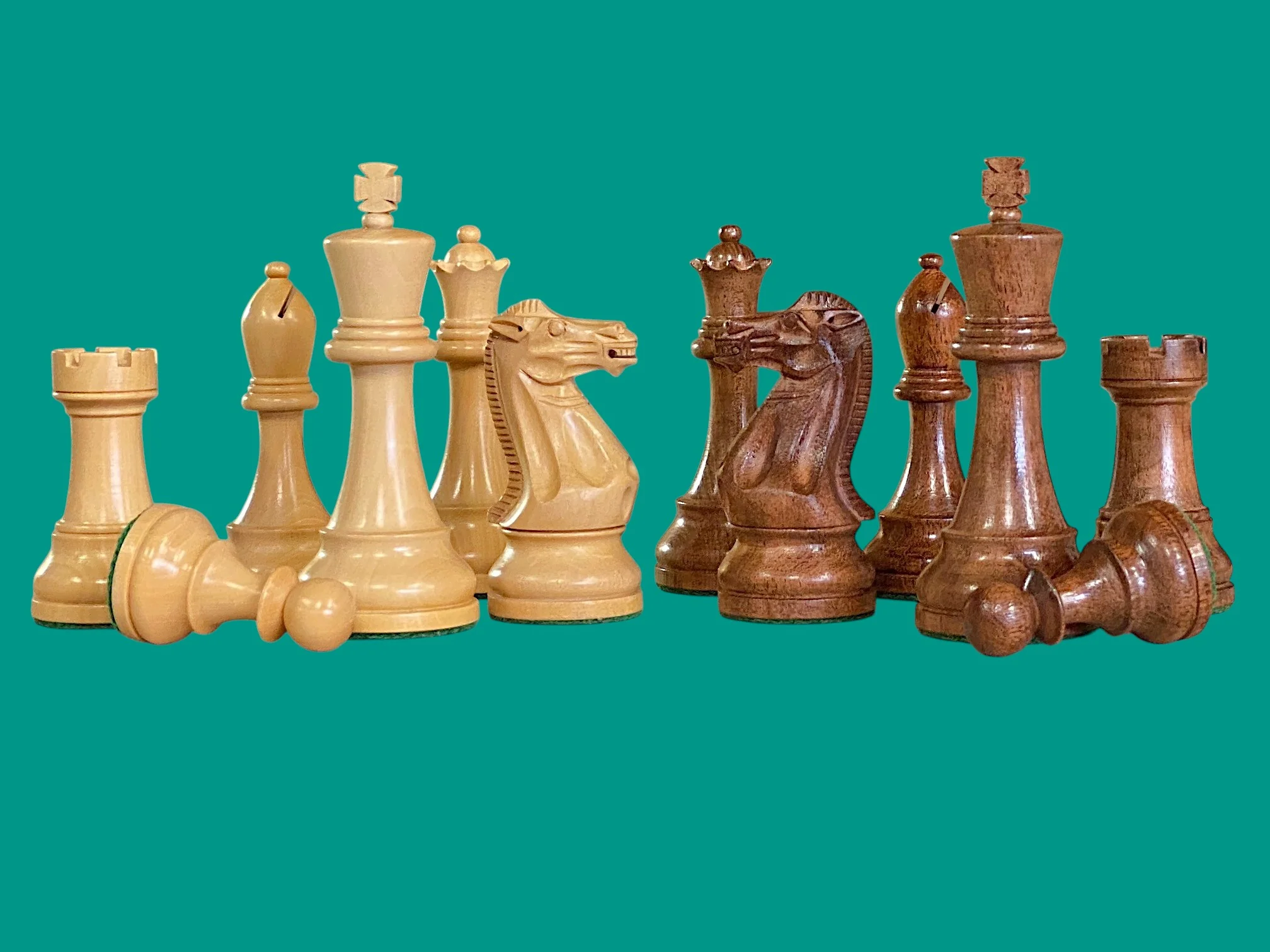 Acacia Winchester Chess Pieces, Mahogany Chessboard & Box - Image 3