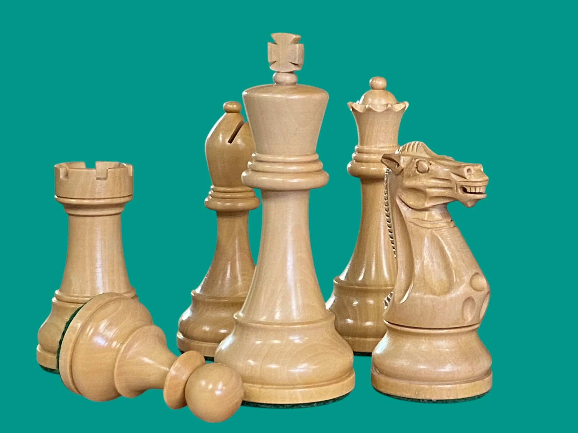 Acacia Winchester Chess Pieces, Mahogany Chessboard & Box - Image 7