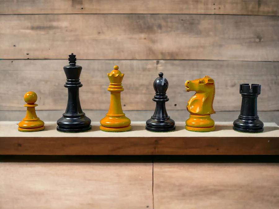 Fischer Antique Chess Pieces, Anegre Chessboard & Vinyl Box - Image 6