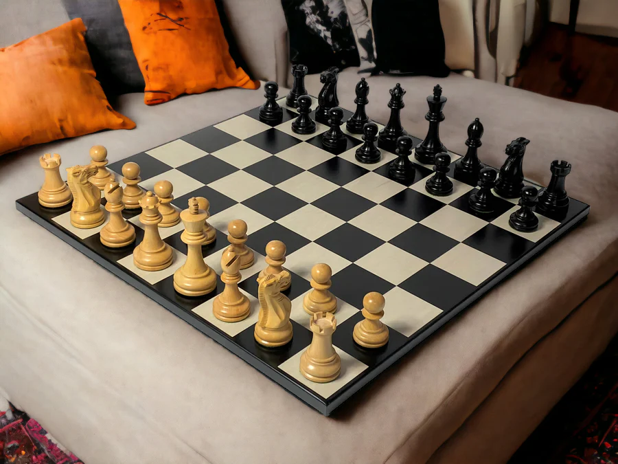 Contemporary Anegre Winchester Chess Set & Vinyl Box - Image 6