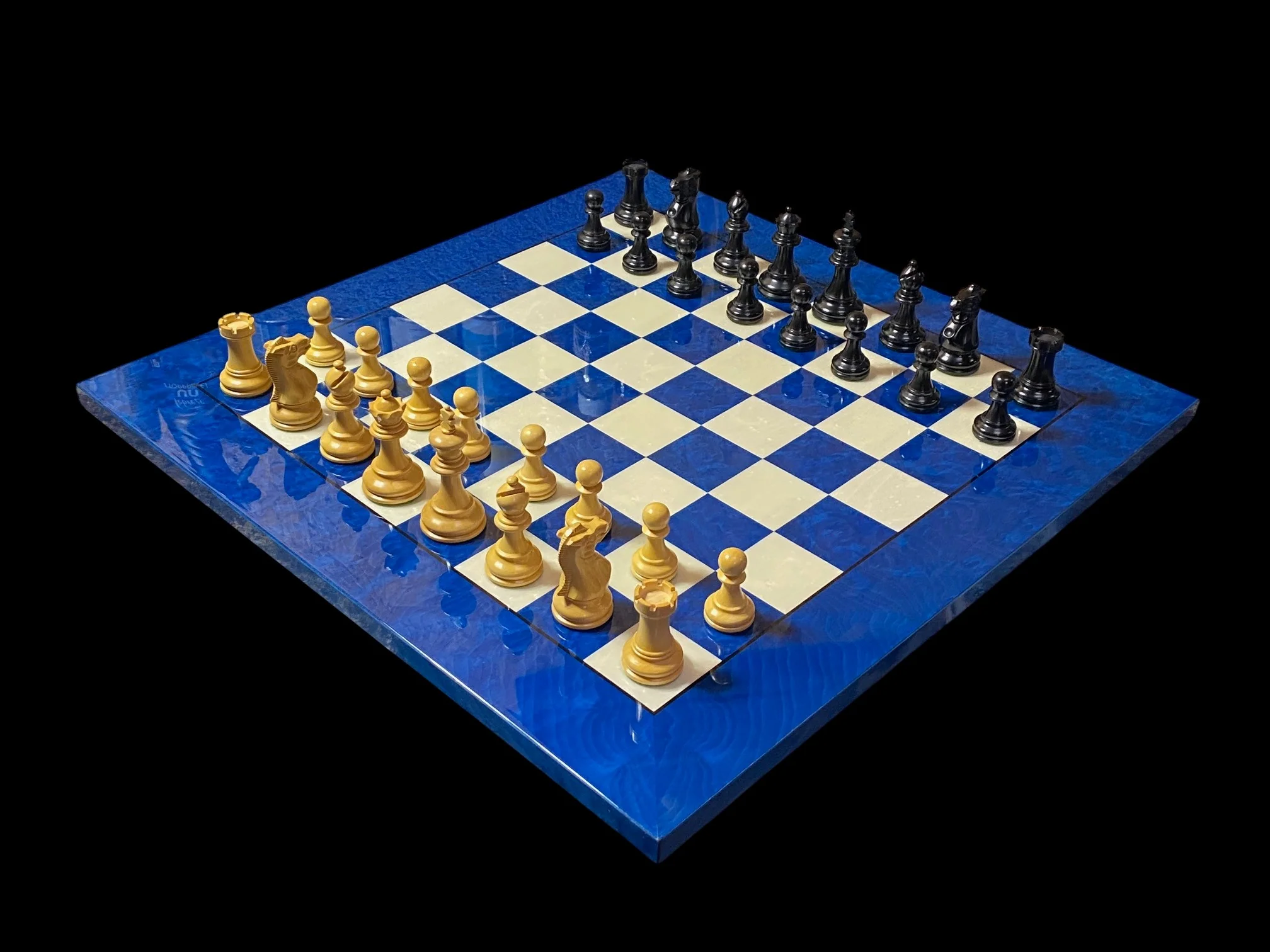 Elite Chessmen with Italian Blue Erable Maple High-Gloss Chessboard - Image 2