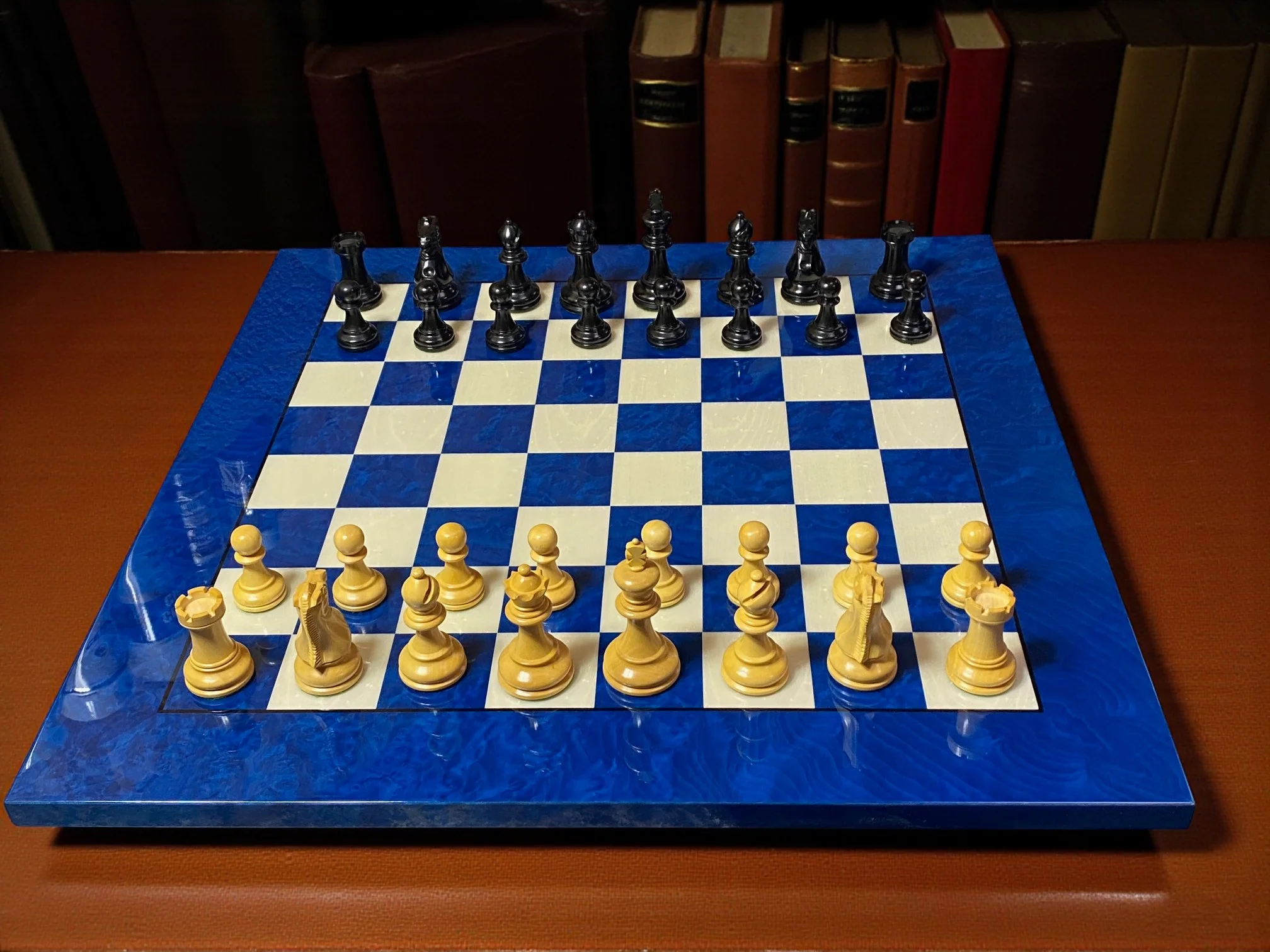 Elite Chessmen with Italian Blue Erable Maple High-Gloss Chessboard - Image 3
