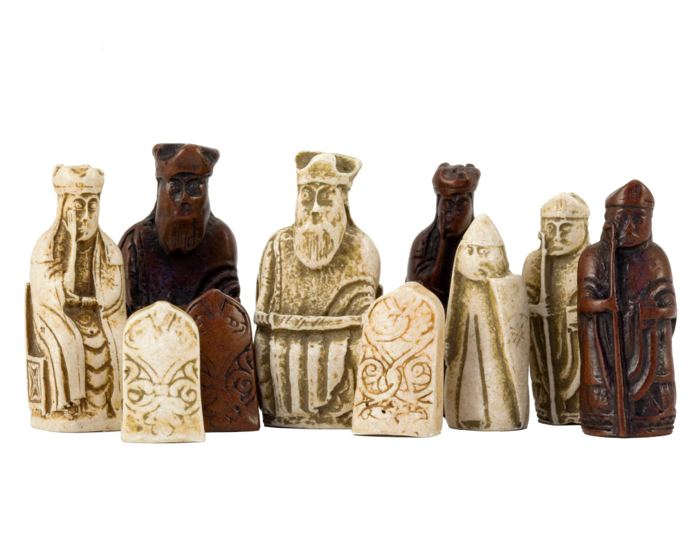 Isle Of Lewis Compact Celtic Chess Set - Image 3