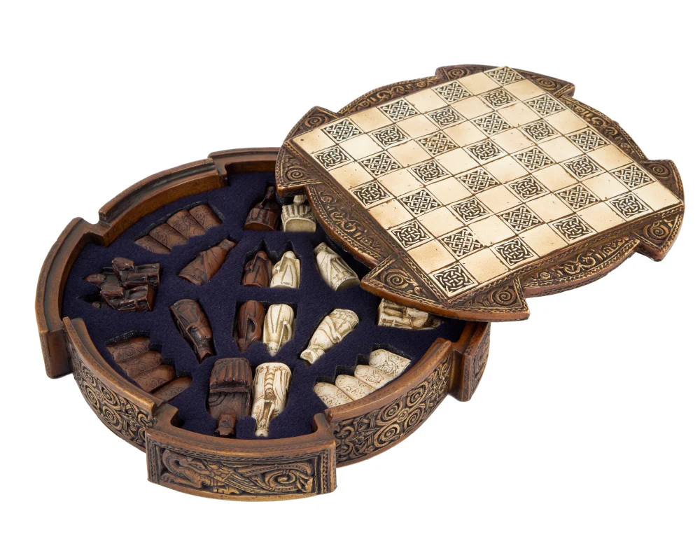 Isle Of Lewis Compact Celtic Chess Set - Image 4