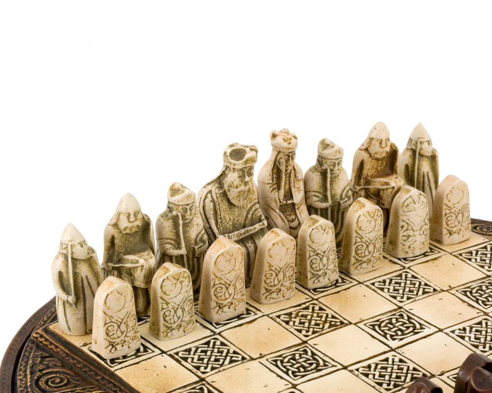 Isle Of Lewis Compact Celtic Chess Set - Image 7