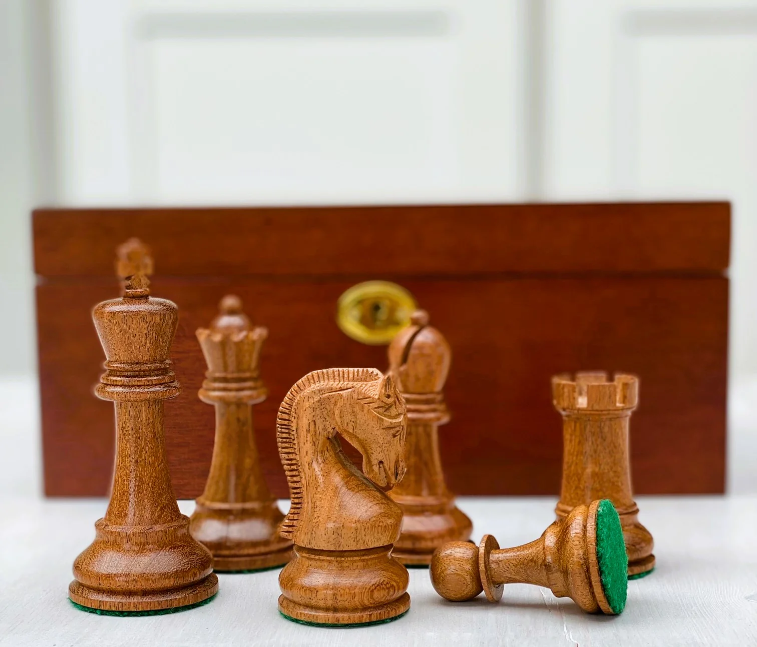 Leningrad Acacia Chess Pieces & Mahogany Box - Image 12