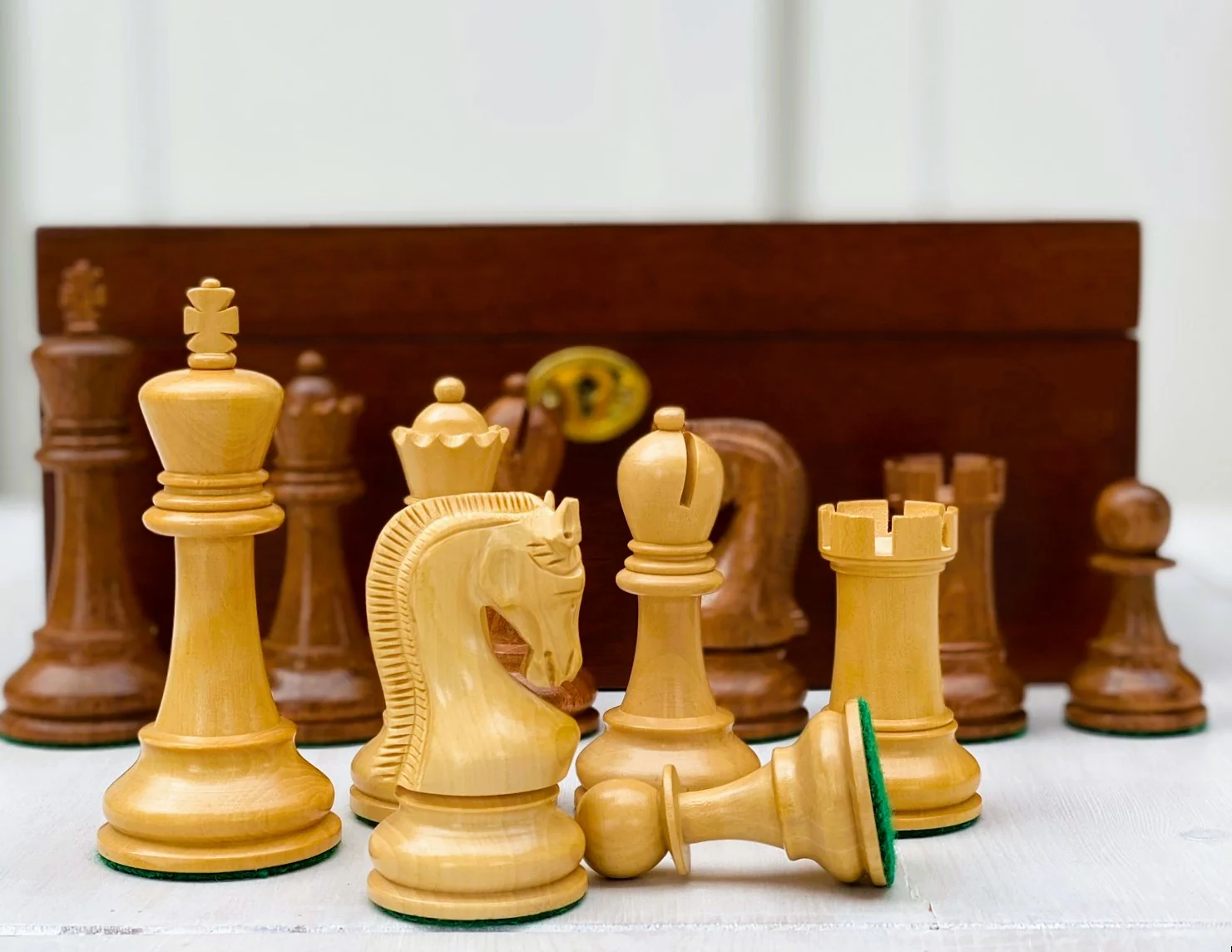 Leningrad Acacia Chess Pieces & Mahogany Box - Image 9