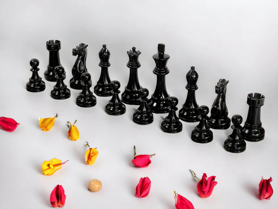 Winchester Staunton Boxwood & Ebonised Chess Pieces - Image 6