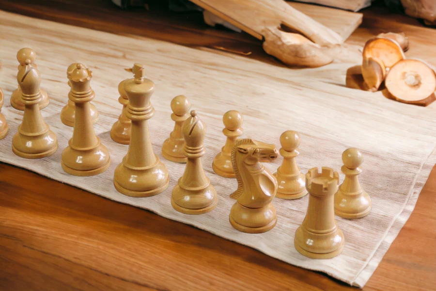 Staunton Winchester 4 Inch Acacia & Boxwood Chessmen - Image 12